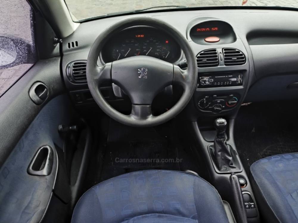 PEUGEOT - 206 - 2002/2003 - Prata - R$ 9.800,00