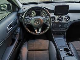MERCEDES-BENZ - GLA 200 - 2017/2017 - Preta - R$ 110.000,00