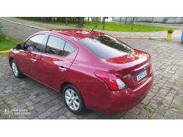 NISSAN - VERSA - 2012/2013 - Vinho - R$ 33.000,00