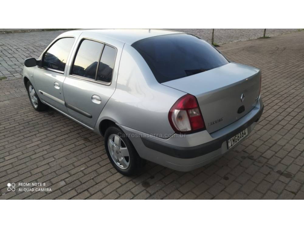 RENAULT - CLIO - 2004/2005 - Prata - R$ 15.800,00