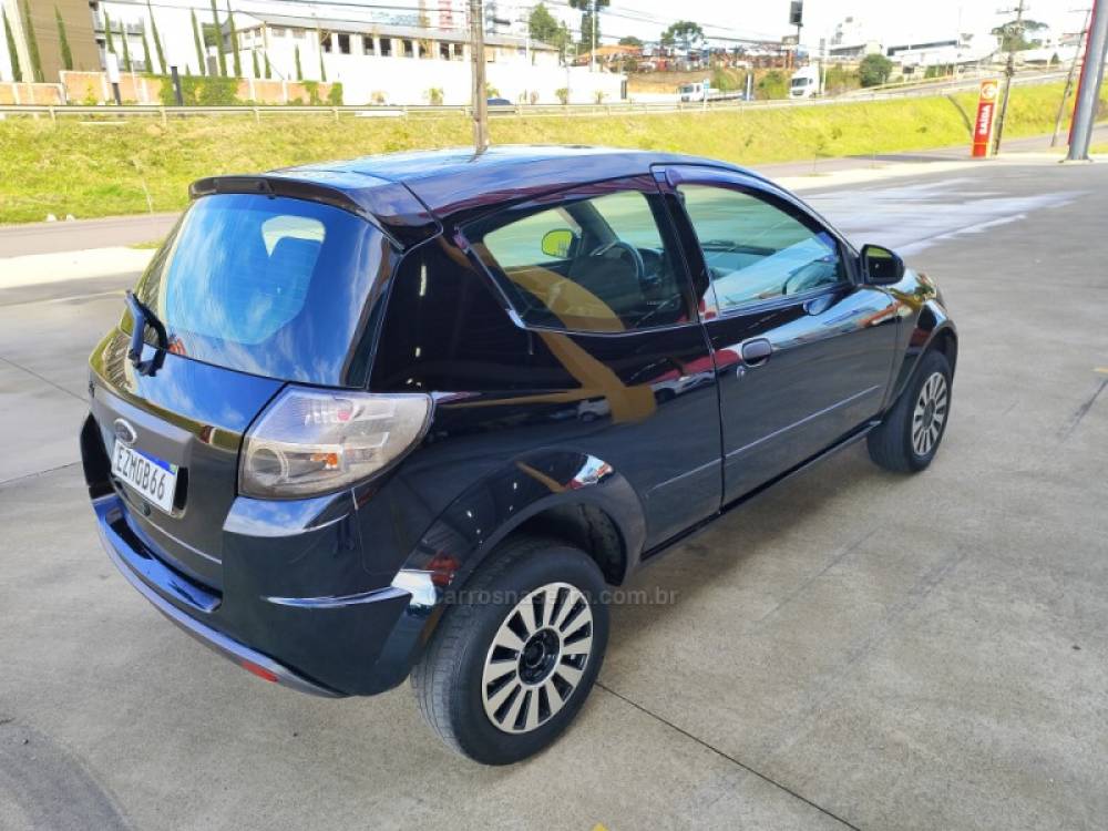 FORD - KA - 2011/2012 - Preta - R$ 23.900,00