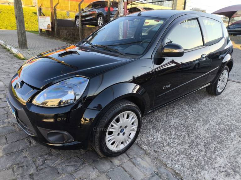 FORD - KA - 2012/2013 - Preta - R$ 23.800,00