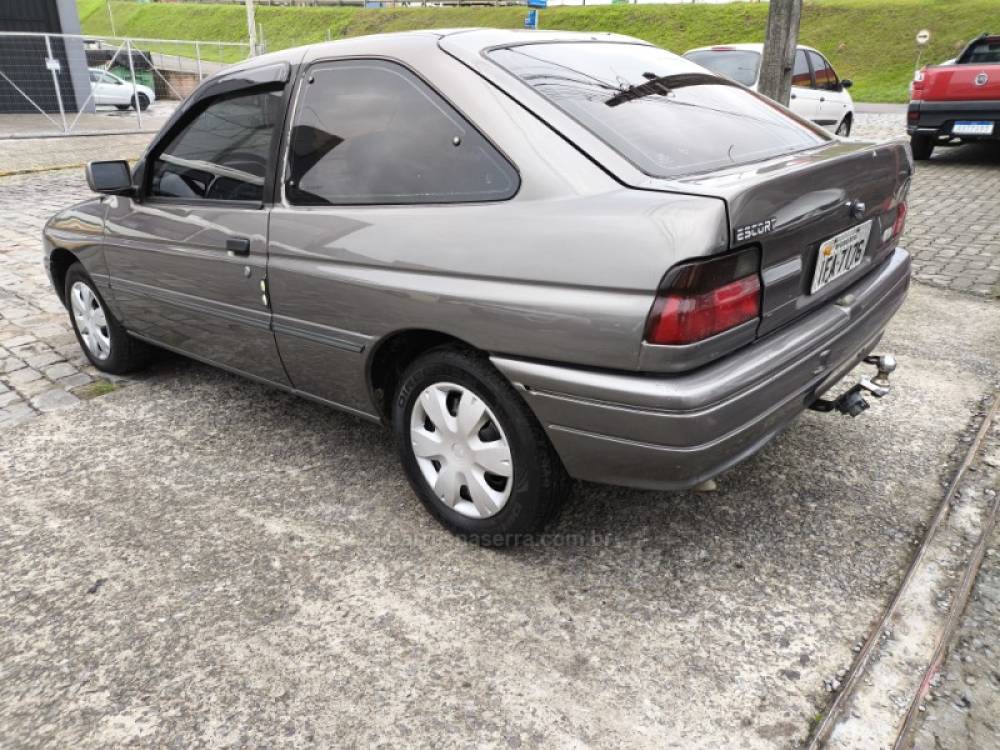 FORD - ESCORT - 1995/1996 - Cinza - R$ 12.800,00