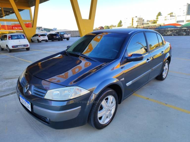 RENAULT - MÉGANE - 2008/2008 - Cinza - R$ 24.900,00