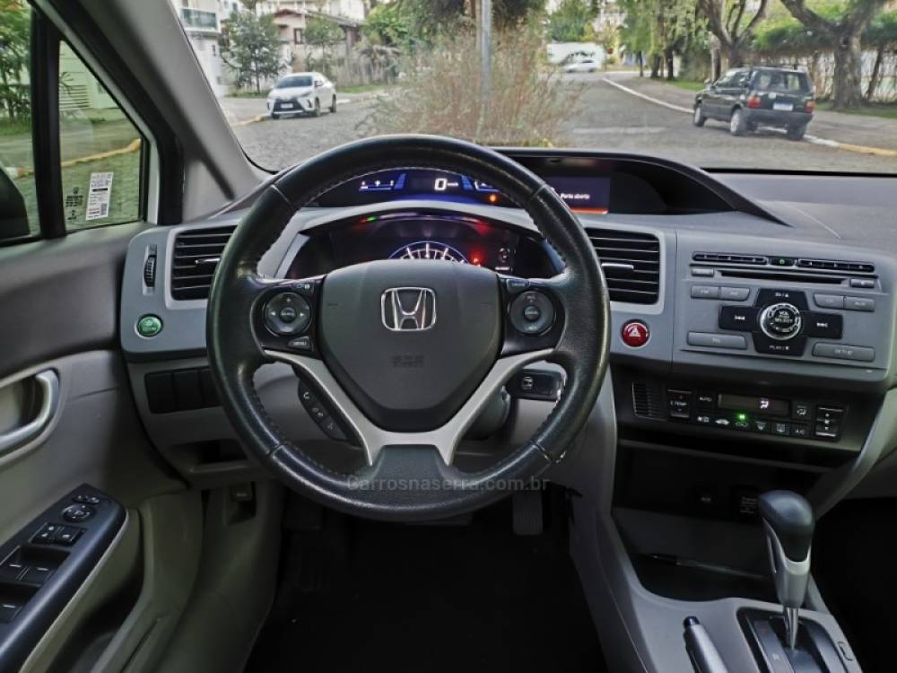HONDA - CIVIC - 2013/2014 - Branca - R$ 65.800,00