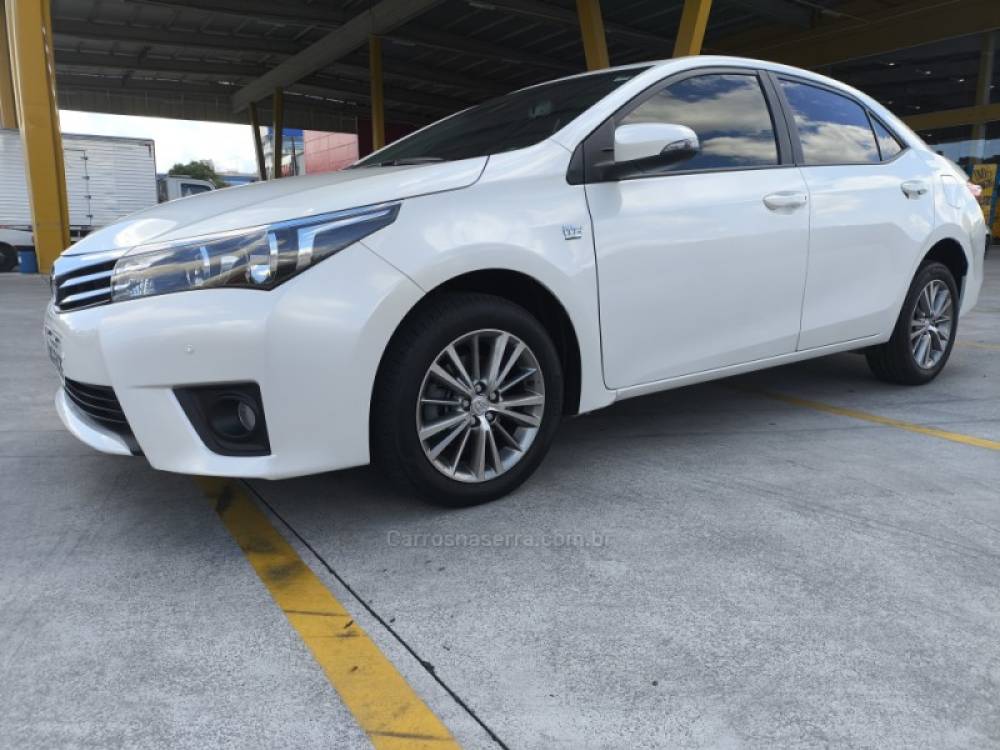 TOYOTA - COROLLA - 2014/2015 - Branca - R$ 90.800,00