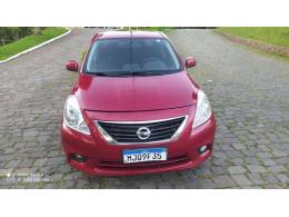 NISSAN - VERSA - 2012/2013 - Vinho - R$ 33.000,00