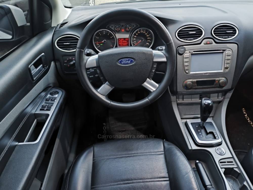 FORD - FOCUS - 2011/2012 - Branca - R$ 45.000,00
