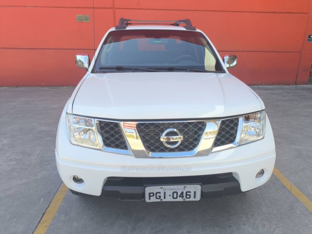NISSAN - FRONTIER - 2012/2013 - Branca - R$ 83.800,00