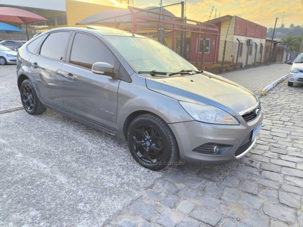 FORD - FOCUS - 2011/2012 - Cinza - R$ 44.800,00