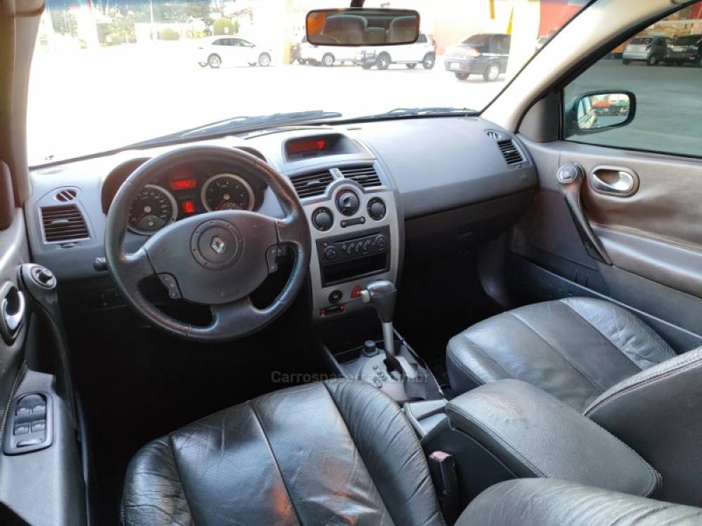 RENAULT - MÉGANE - 2008/2008 - Cinza - R$ 24.900,00