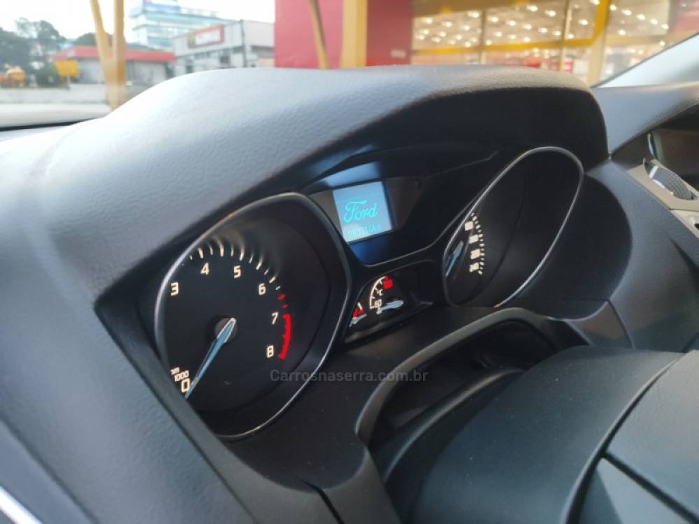 FORD - FOCUS - 2014/2015 - Preta - R$ 51.900,00