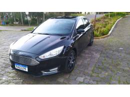 FORD - FOCUS - 2015/2016 - Preta - R$ 61.900,00