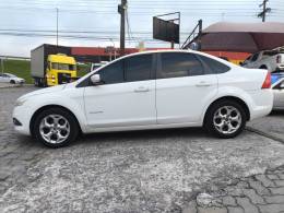 FORD - FOCUS - 2011/2012 - Branca - R$ 45.000,00