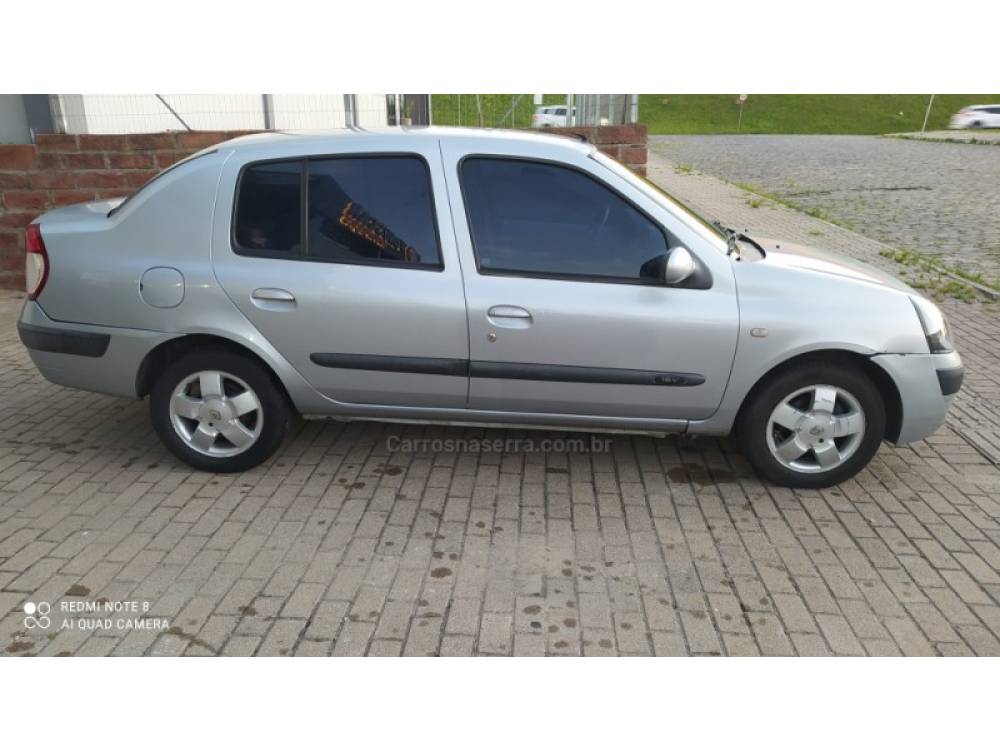 RENAULT - CLIO - 2004/2005 - Prata - R$ 15.800,00