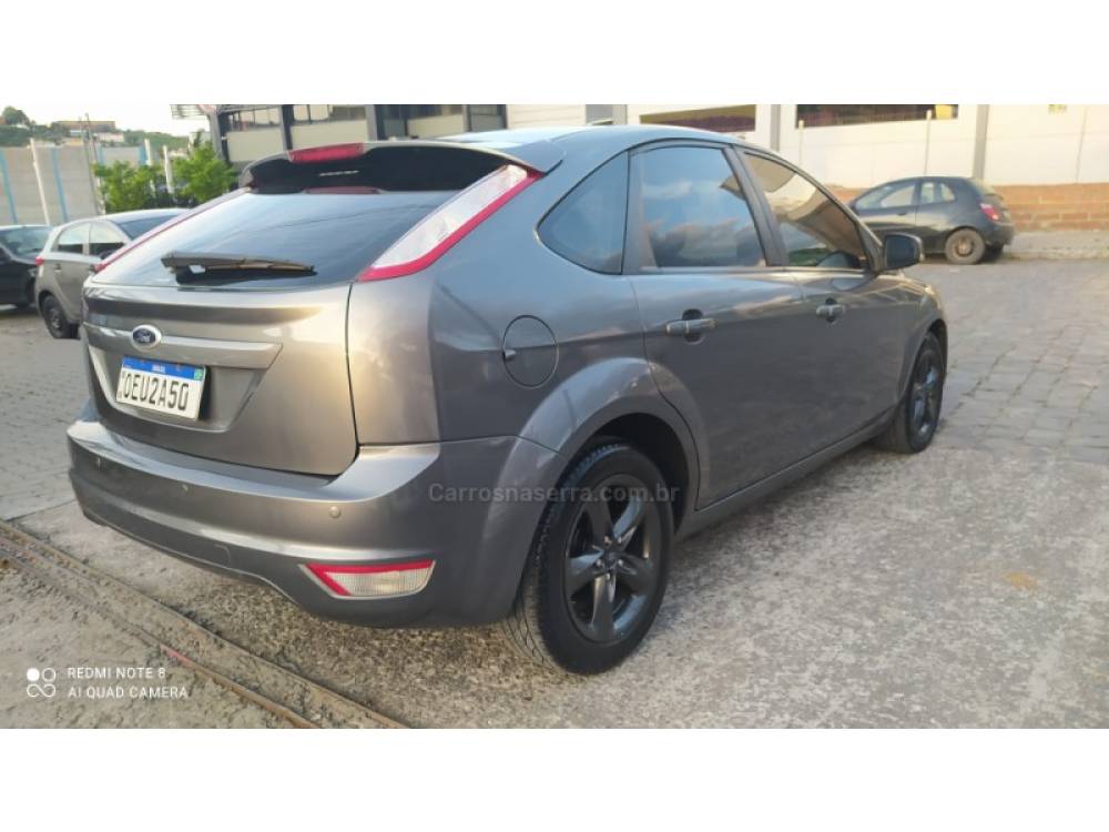 FORD - FOCUS - 2011/2012 - Cinza - R$ 35.800,00