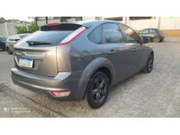 FORD - FOCUS - 2011/2012 - Cinza - R$ 35.800,00