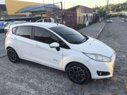 FORD - FIESTA - 2014/2015 - Branca - R$ 39.900,00