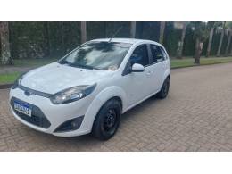 FORD - FIESTA - 2013/2014 - Branca - R$ 34.800,00