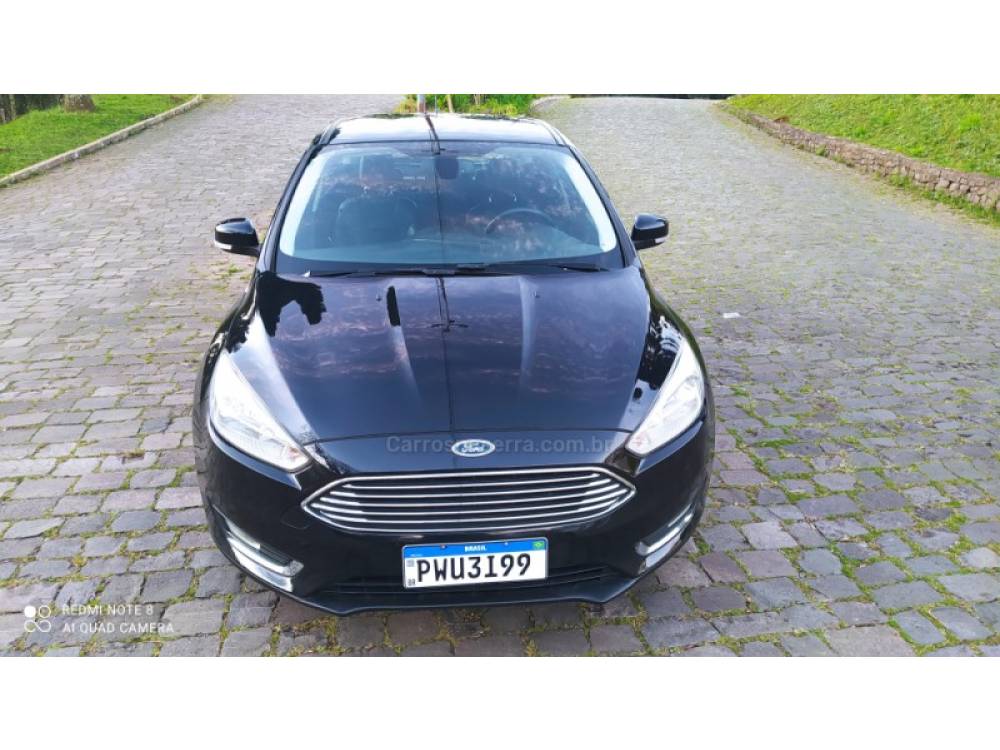 FORD - FOCUS - 2015/2016 - Preta - R$ 61.900,00