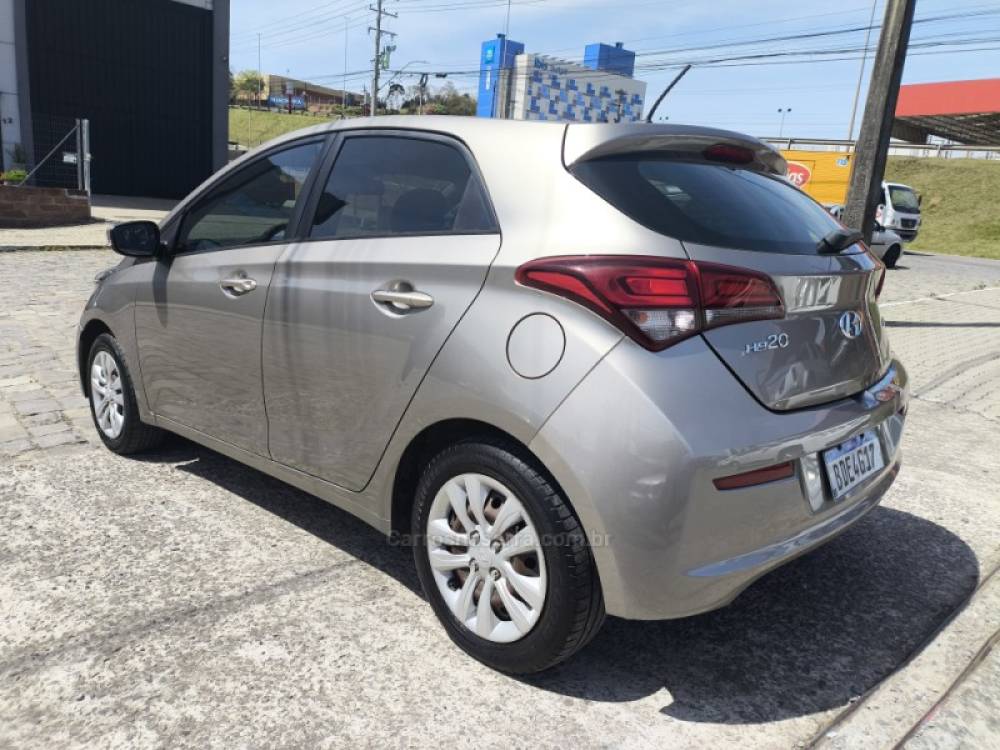 HYUNDAI - HB20 - 2018/2019 - Dourada - R$ 64.800,00