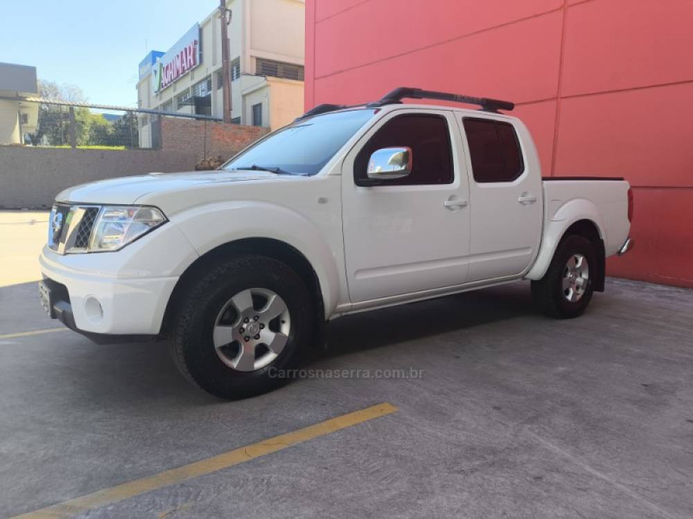 NISSAN - FRONTIER - 2012/2013 - Branca - R$ 83.800,00