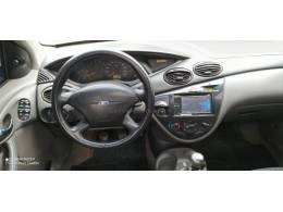 FORD - FOCUS - 2000/2001 - Prata - R$ 19.800,00