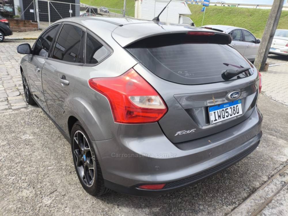 FORD - FOCUS - 2014/2015 - Cinza - R$ 48.900,00