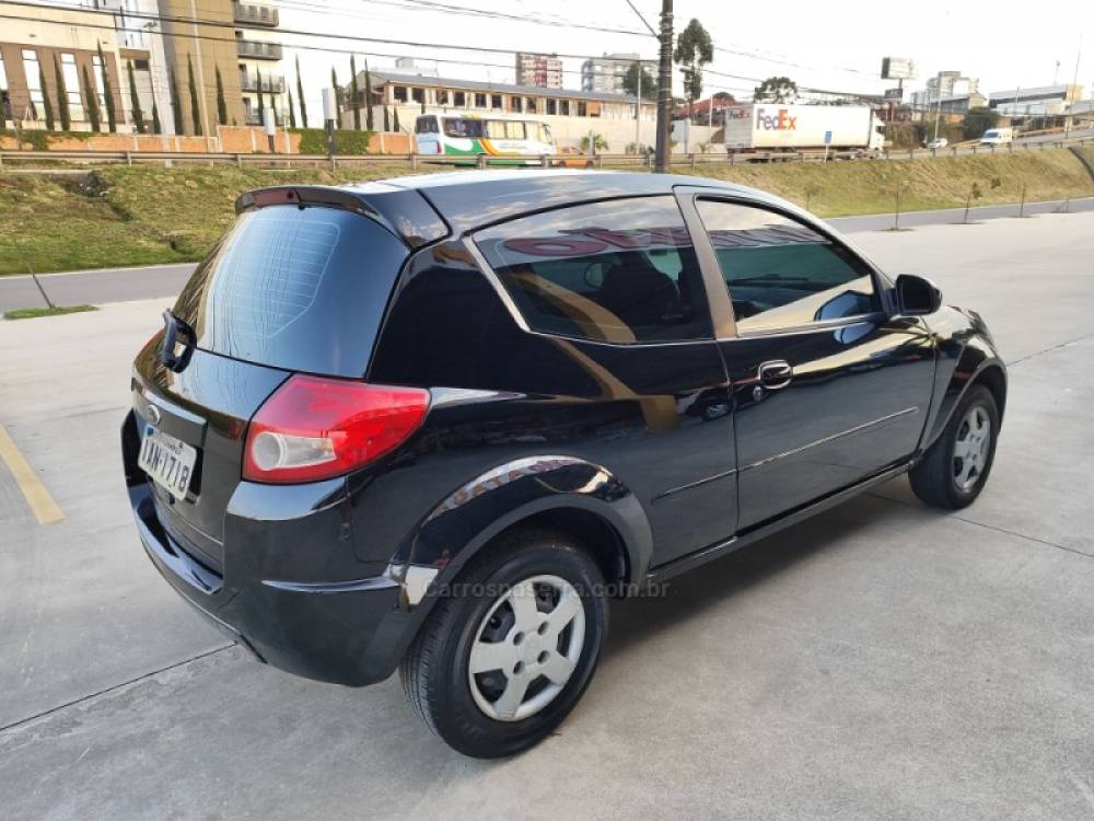 FORD - KA - 2008/2009 - Preta - R$ 19.900,00