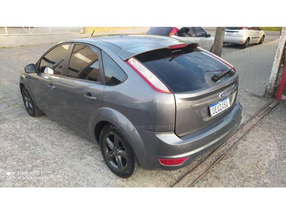 FORD - FOCUS - 2011/2012 - Cinza - R$ 35.800,00