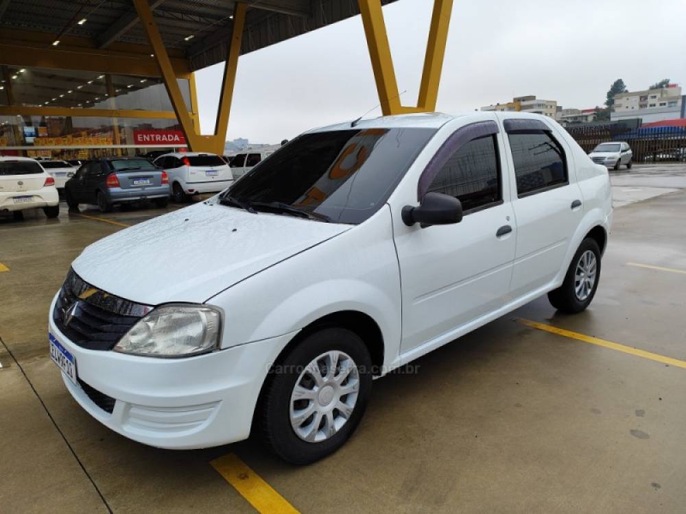 RENAULT - LOGAN - 2010/2011 - Branca - R$ 22.900,00