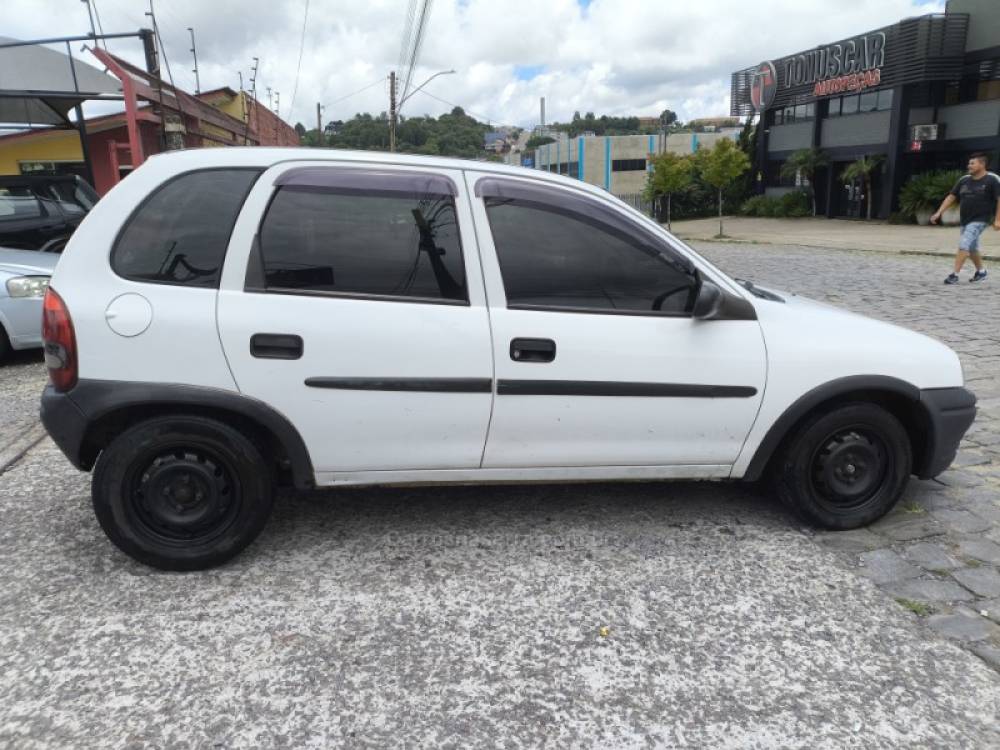 CHEVROLET - CORSA - 1998/1999 - Branca - R$ 13.500,00