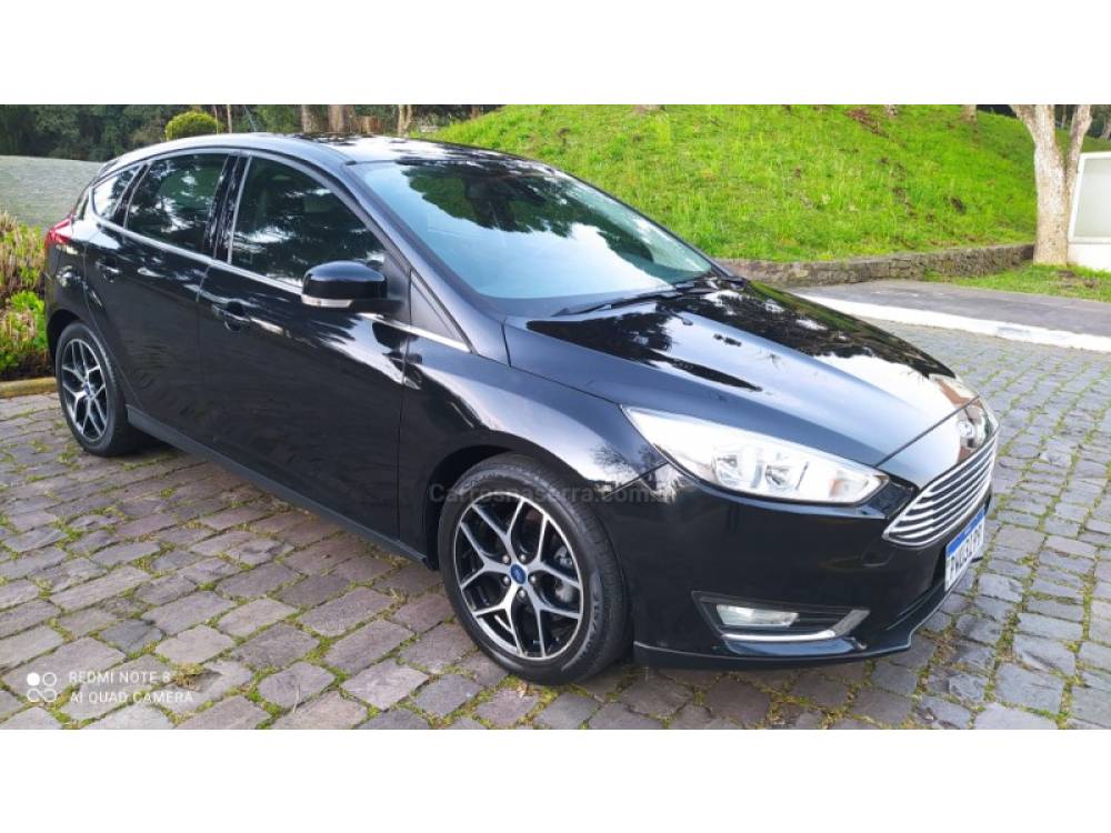 FORD - FOCUS - 2015/2016 - Preta - R$ 61.900,00