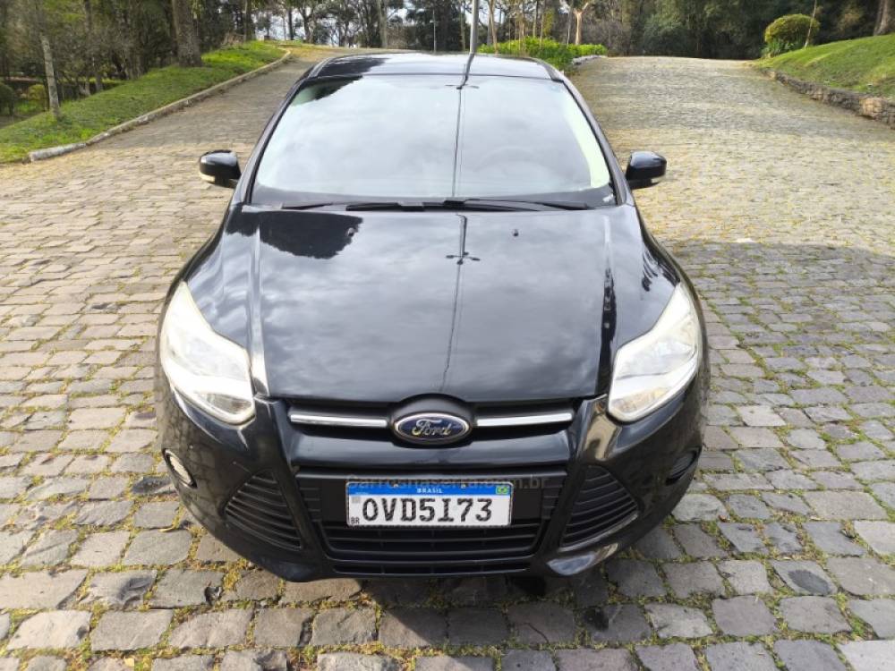 FORD - FOCUS - 2013/2014 - Preta - R$ 46.800,00