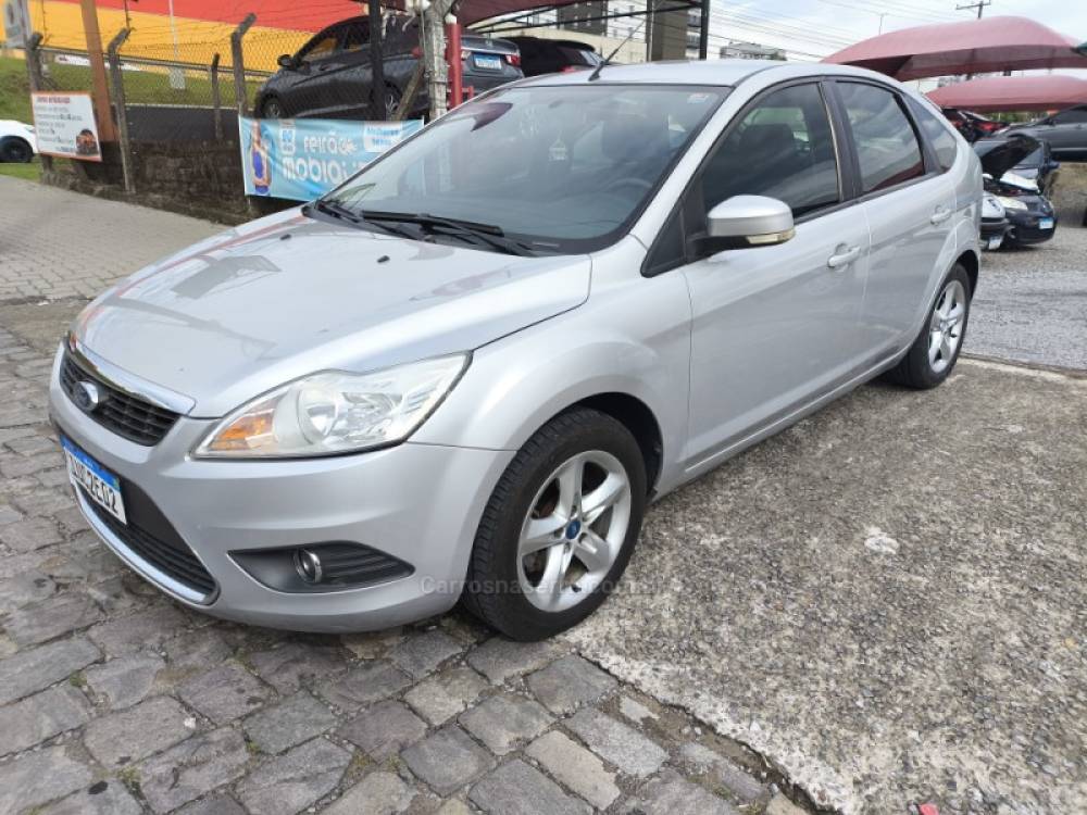 FORD - FOCUS - 2012/2013 - Prata - R$ 39.900,00
