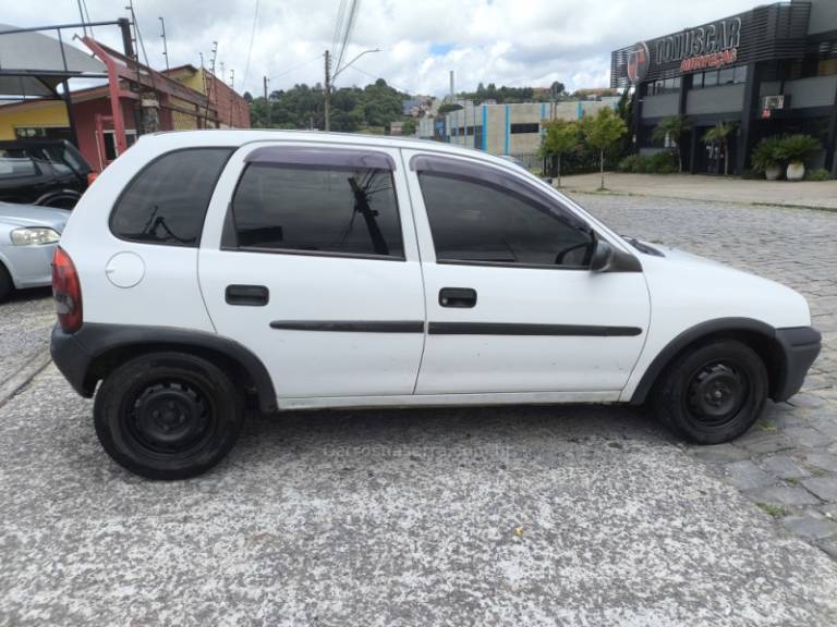 CHEVROLET - CORSA - 1998/1999 - Branca - R$ 13.500,00