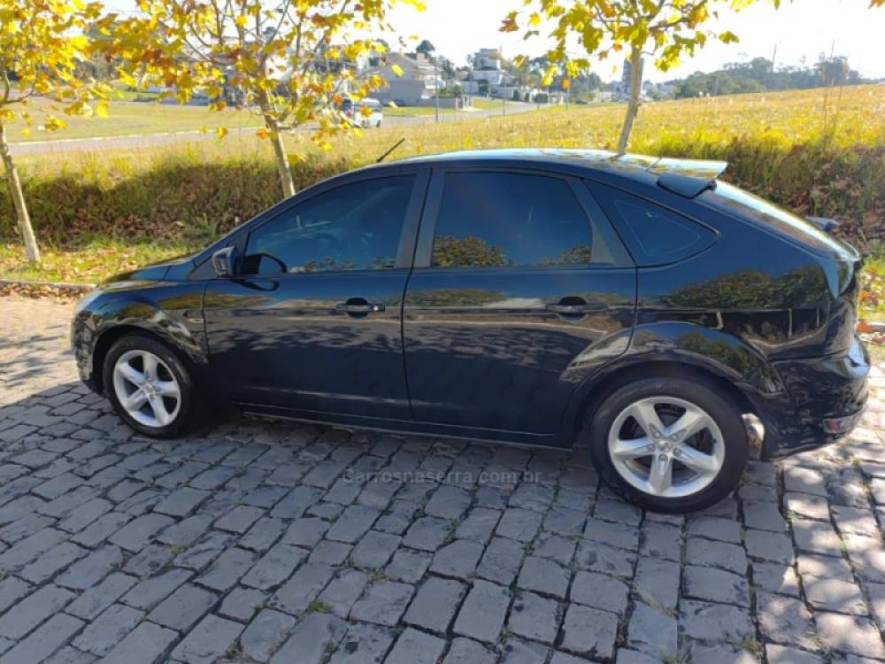 FORD - FOCUS - 2011/2012 - Preta - R$ 41.900,00