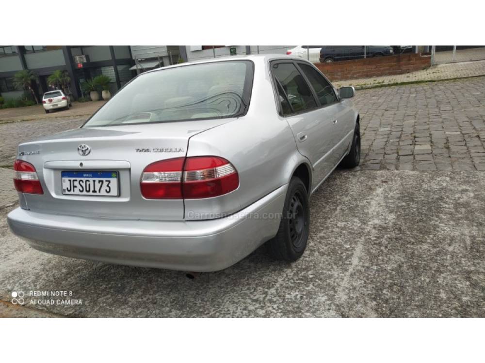 TOYOTA - COROLLA - 2000/2001 - Prata - R$ 24.800,00