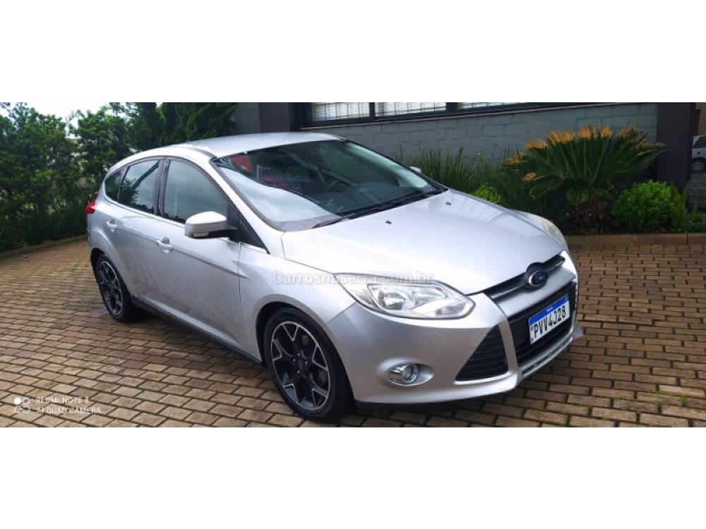 FORD - FOCUS - 2014/2015 - Prata - R$ 53.000,00