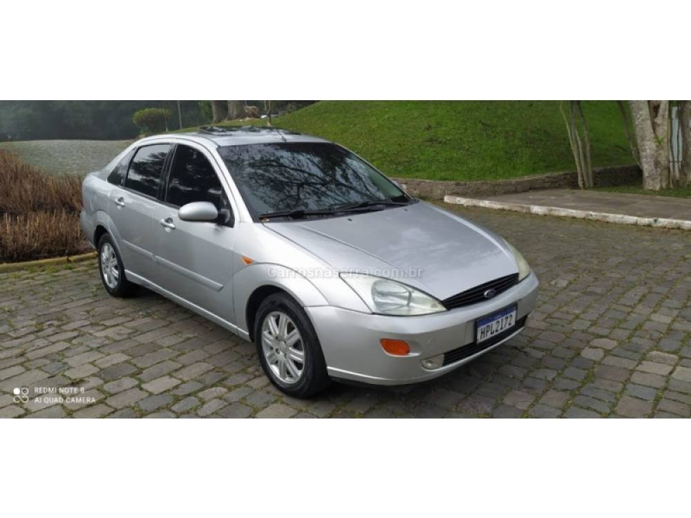 FORD - FOCUS - 2000/2001 - Prata - R$ 19.800,00