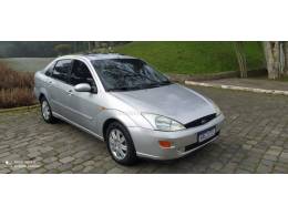 FORD - FOCUS - 2000/2001 - Prata - R$ 19.800,00