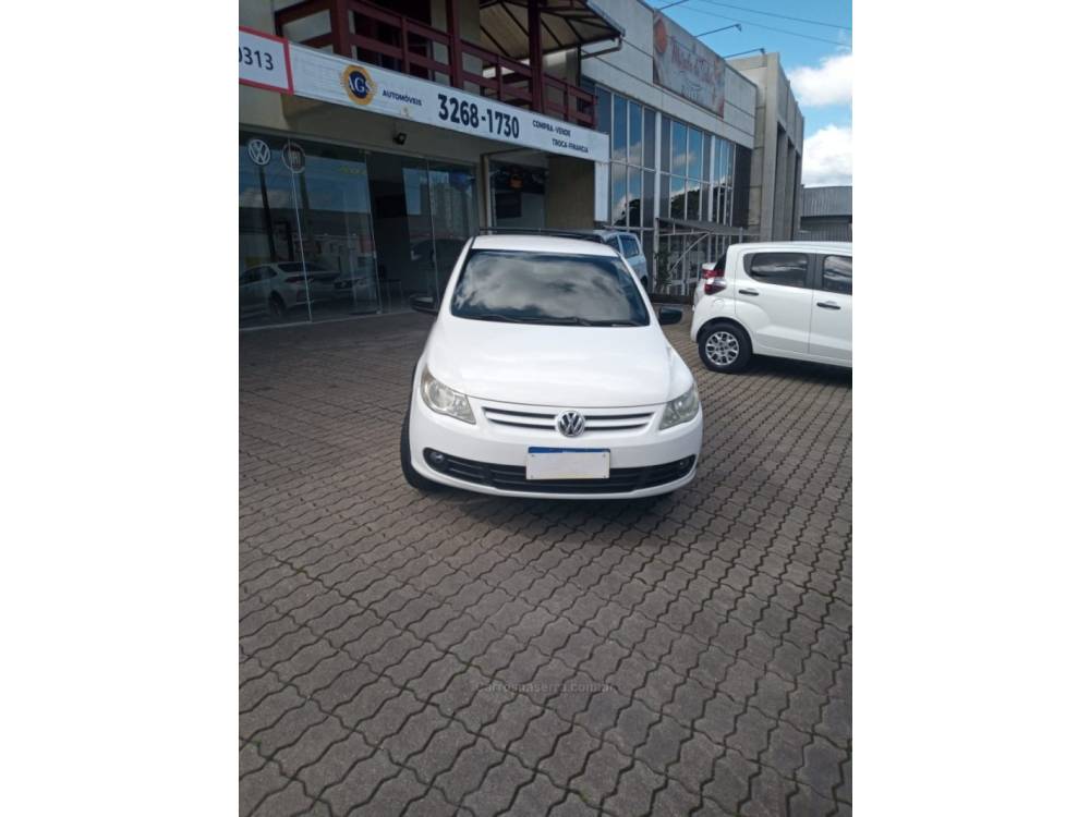 VOLKSWAGEN - SAVEIRO - 2010/2011 - Branca - R$ 42.800,00