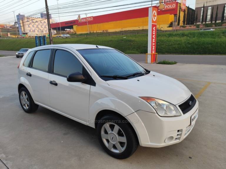 FORD - FIESTA - 2009/2010 - Branca - R$ 24.900,00