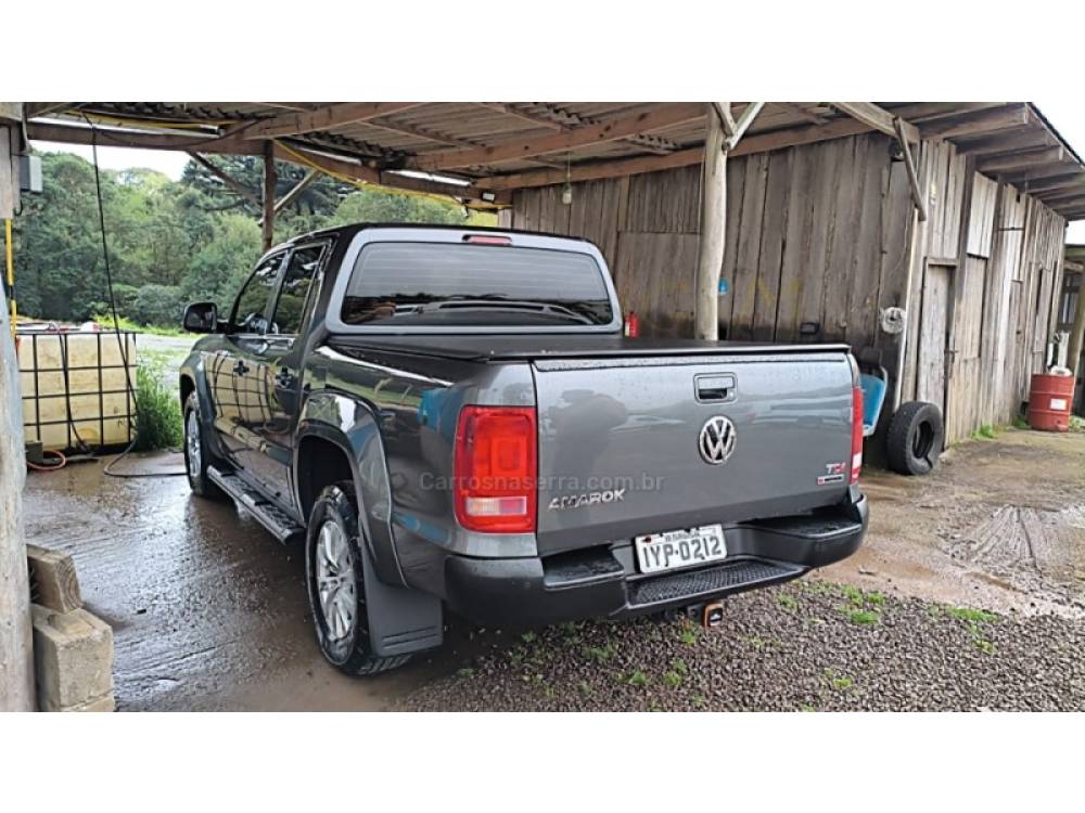 VOLKSWAGEN - AMAROK - 2017/2018 - Cinza - R$ 112.000,00