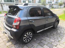TOYOTA - ETIOS - 2014/2015 - Cinza - R$ 44.800,00