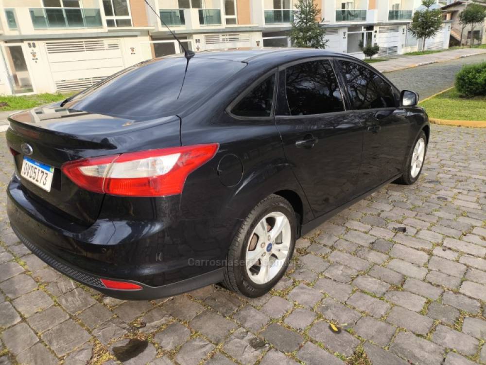 FORD - FOCUS - 2013/2014 - Preta - R$ 46.800,00