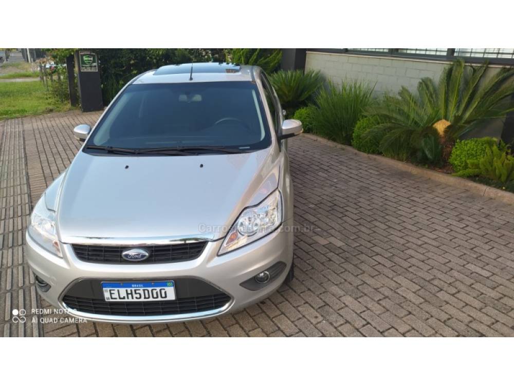 FORD - FOCUS - 2008/2009 - Prata - R$ 37.000,00