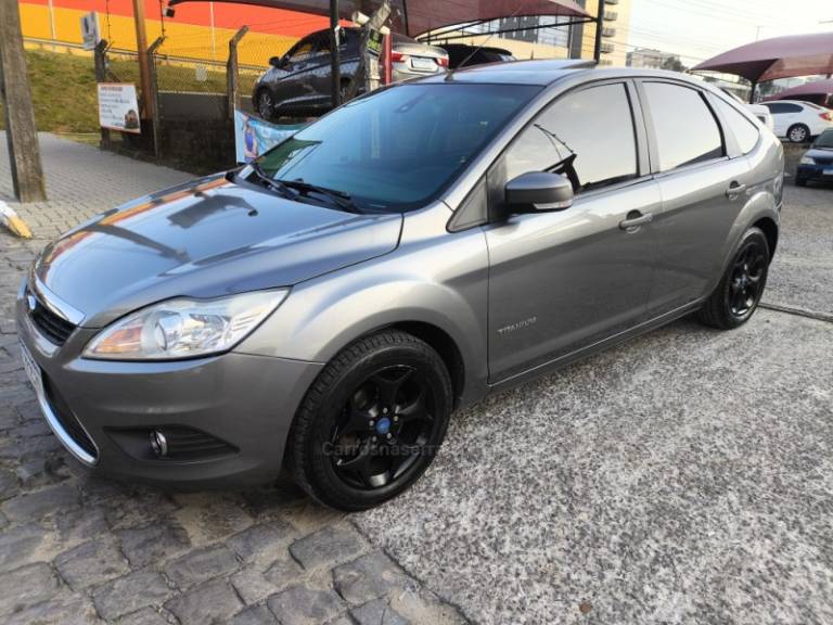 FORD - FOCUS - 2011/2012 - Cinza - R$ 44.800,00