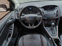 FORD - FOCUS - 2015/2016 - Branca - R$ 57.000,00