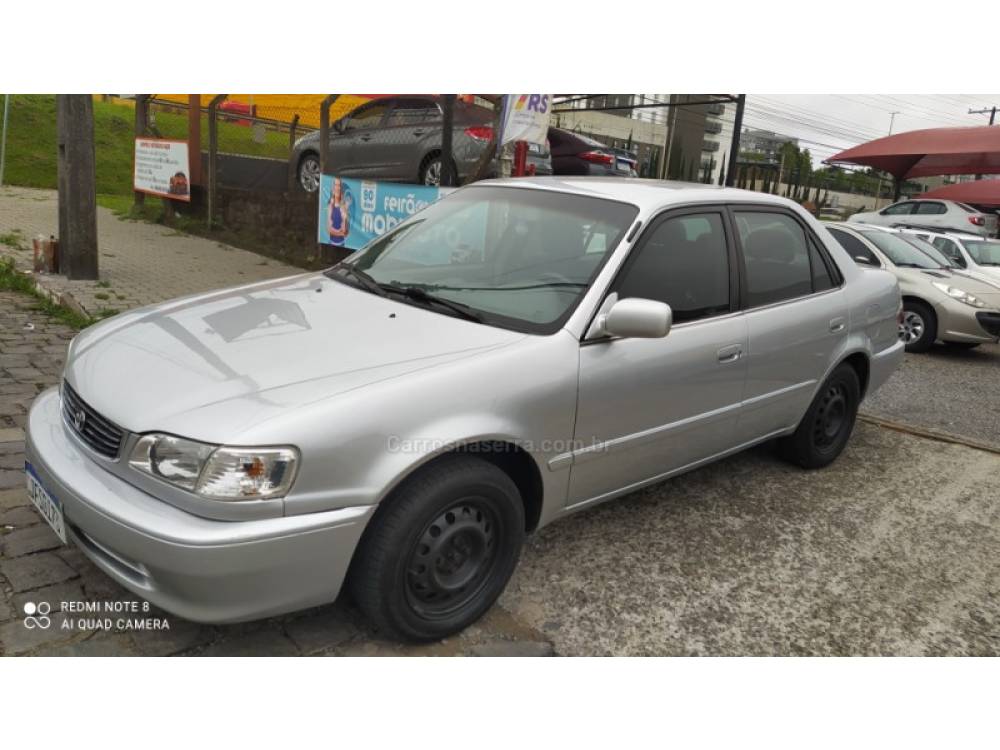 TOYOTA - COROLLA - 2000/2001 - Prata - R$ 24.800,00